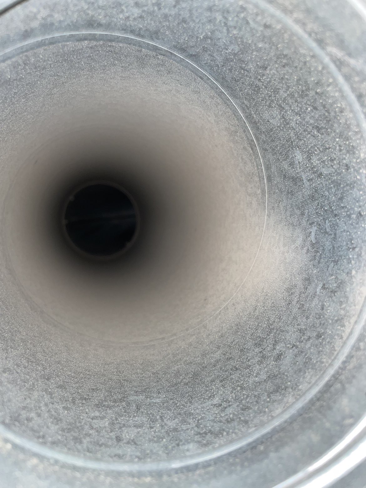 Ennen puhdistusta — ilmanvaihtokanava